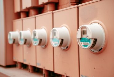 Slimme energiemeter die het stroomverbruik in kWh bijhoudt